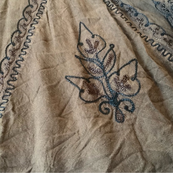 Chic Brown Adjustable Halter Maxi Dress with Embroidered Details - Picture 5 of 7